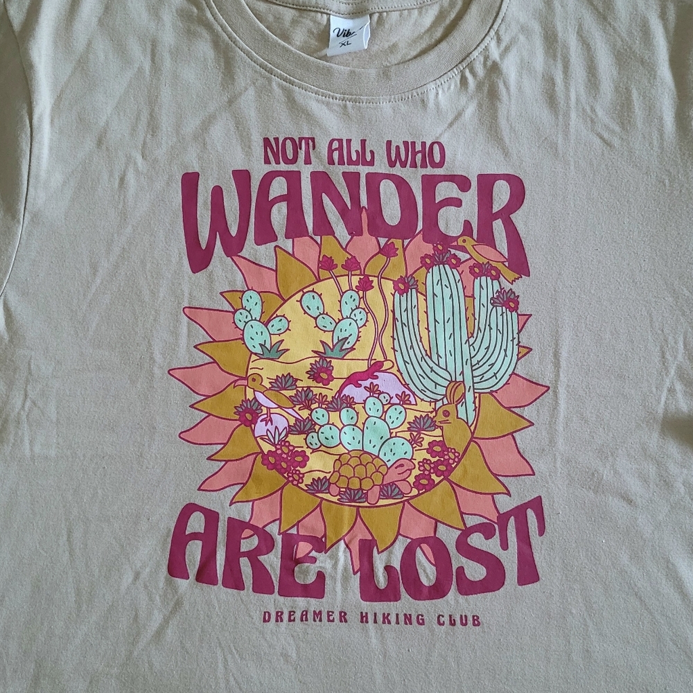 Vibe N' "Not All Who Wander Are Lost" Graphic Tee - NWT - Picture 13 of 15